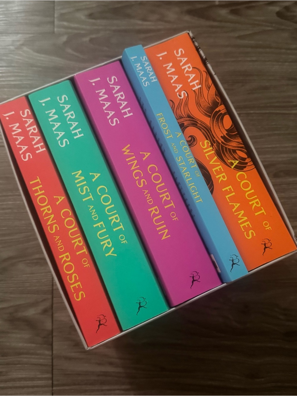 A Court of Thorn and Roses Set - Sara J Maas